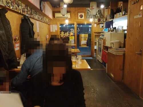 京都・堀川五条の居酒屋「魚魚丸(ぎょぎょ丸)」の内観