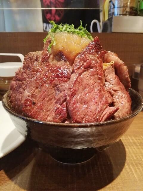 ステーキハンバーグタケルの特盛ステーキ丼